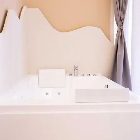 Dharma Luxury בית הארחה 3*